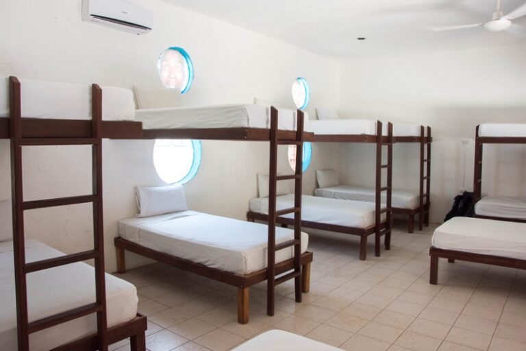コスメル島の安宿｜日本人宿クローズで渋々泊まった「Beds Friends Hostel」が意外と良い宿でした。 SIBATABI
