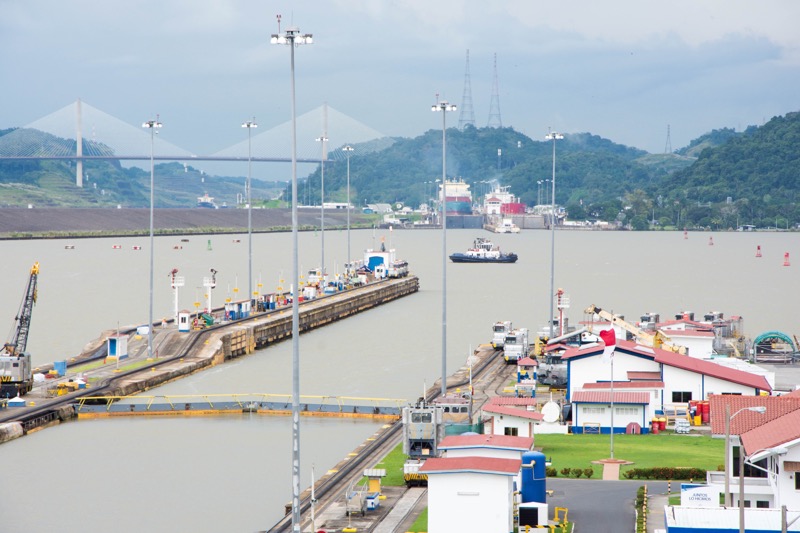 パナマ運河｜ミラフローレス水門