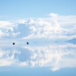 ウユニ塩湖1日ツアーへ。念願の鏡張りは極上の絶景。塩のホテルでのランチ、列車の墓場も満喫。